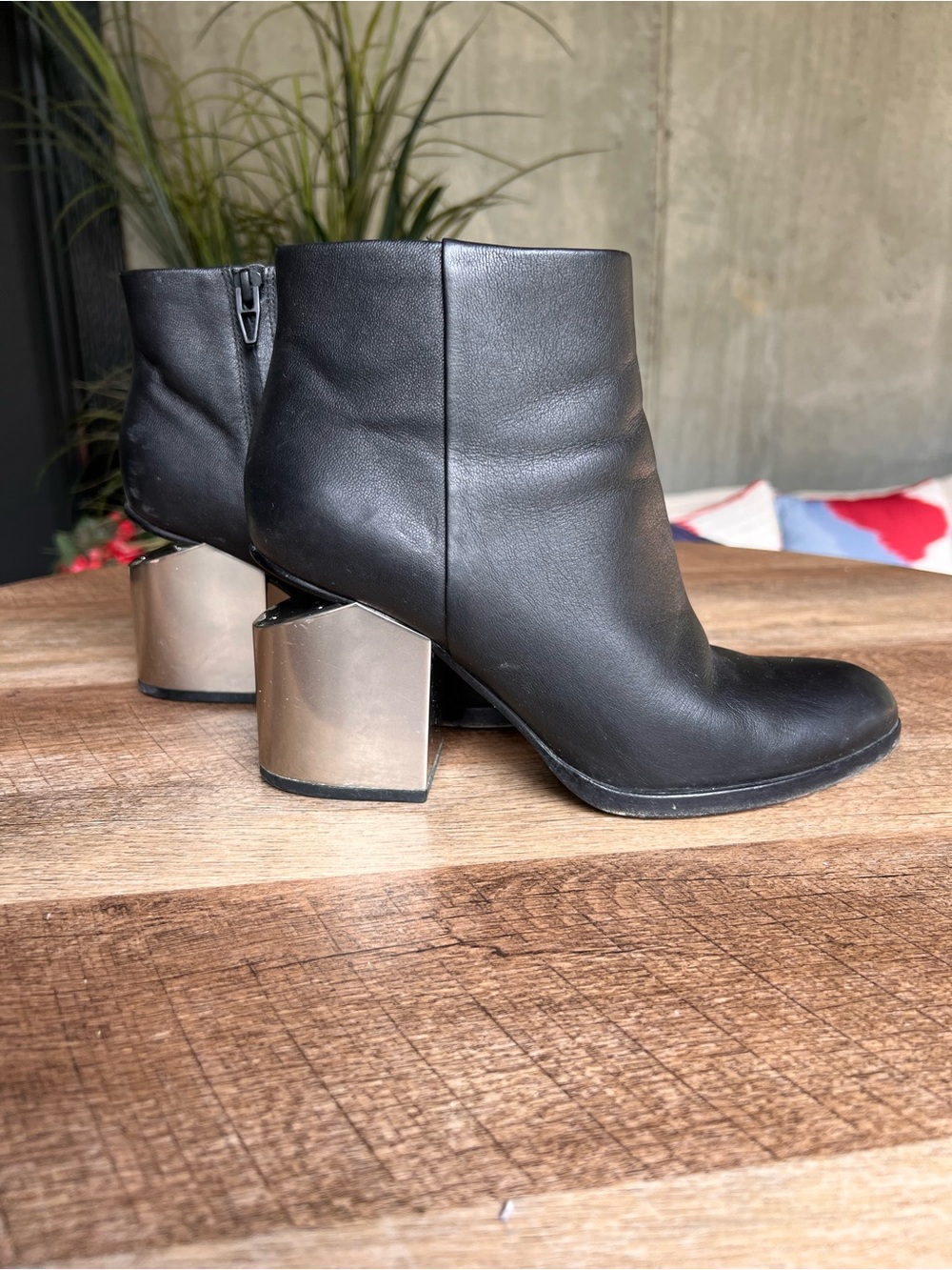 ALEXANDER MCQUEEN Black Leather Ankle Boots with Metallic Block Heel